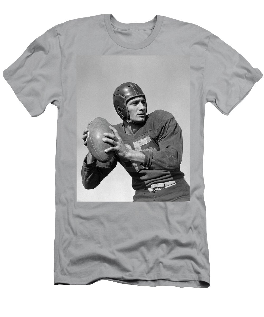 1 1940s 1950s Man Football Quarterback Vintage Images T-Shirt