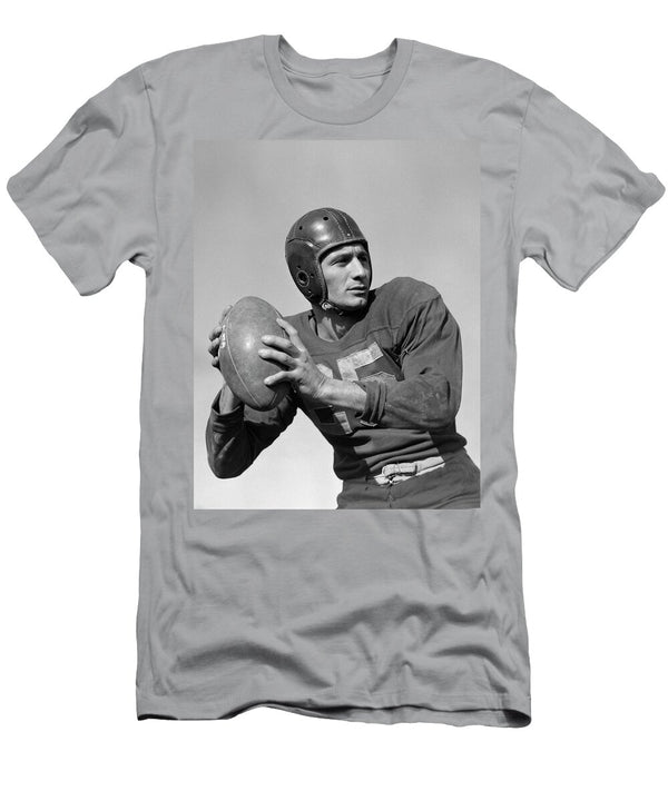 1 1940s 1950s Man Football Quarterback Vintage Images T-Shirt