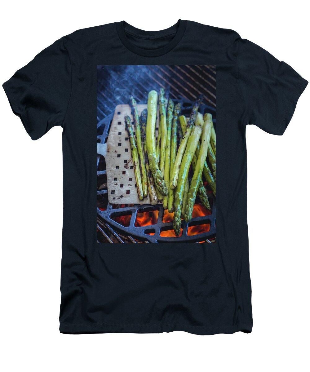 1 Grilled Green Asparagus on the Barbecue Eising Studio T-Shirt