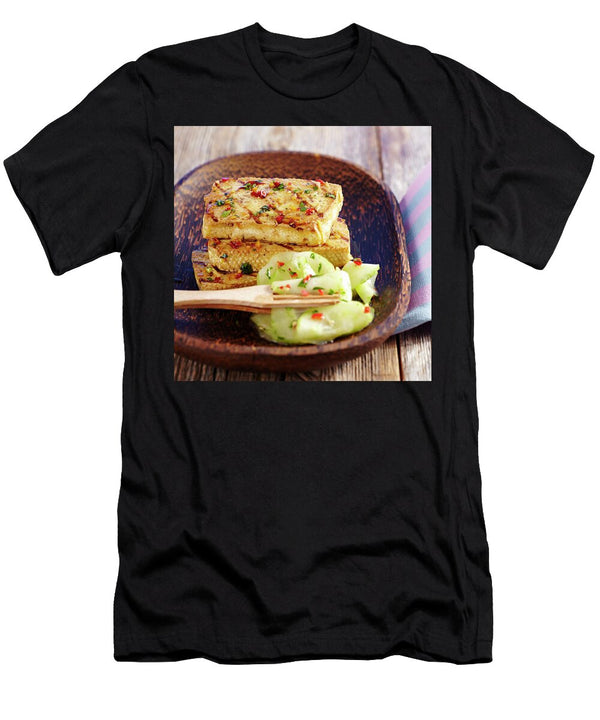 1 Grilled Tofu in an Oriental Marinade and a Spicy Cucumber Salad Teubner Foodfoto T-Shirt