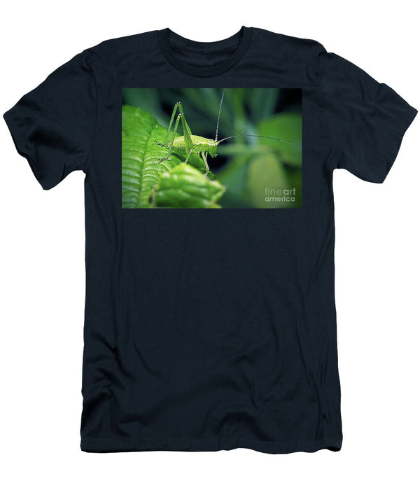 1 Leptophyes Punctatissima Speckled Bush Cricket Nymph Insect Frank Ramspott T-Shirt