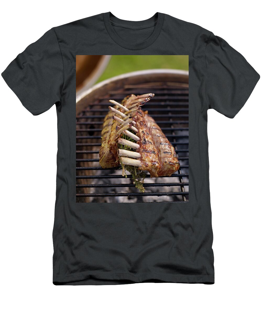 1 Rack of Lamb with Herbs on Grill Jalag Michael Holz T-Shirt