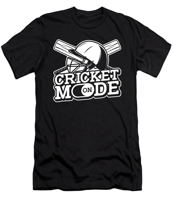 2 Cricket Player Batsman Umpire Bowler Crazy Squirrel T-Shirt