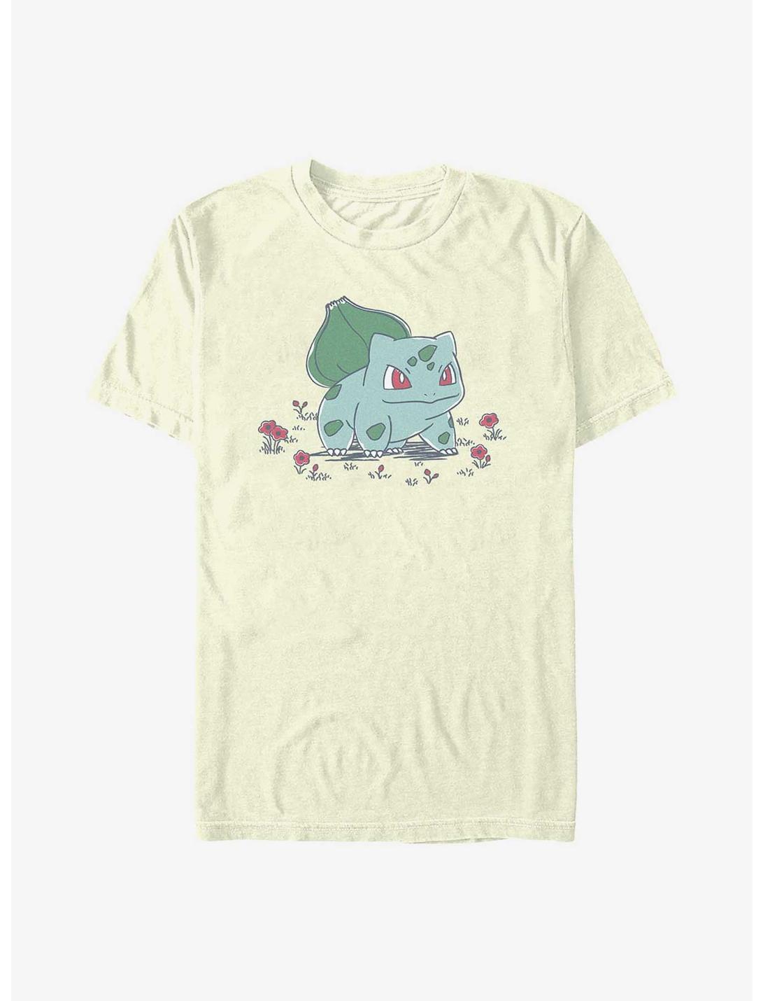 T-shirt Pokémon Bulbizarre debout dans un jardin fleuri