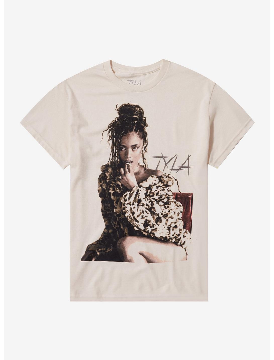 Tyla Sitting Portrait Boyfriend Fit Girls T-Shirt