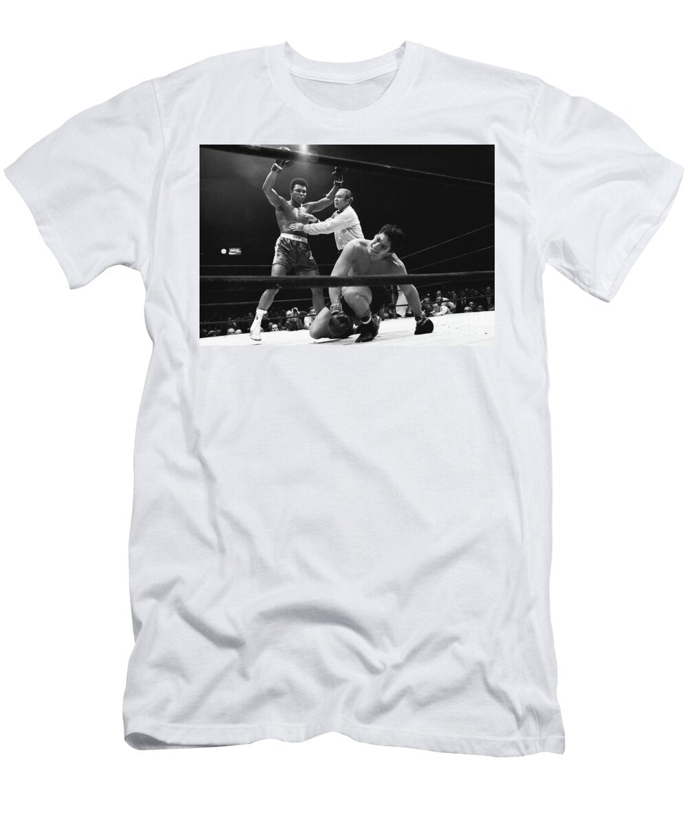 Ali Standing Over Bonavena Neil Leifer T-Shirt