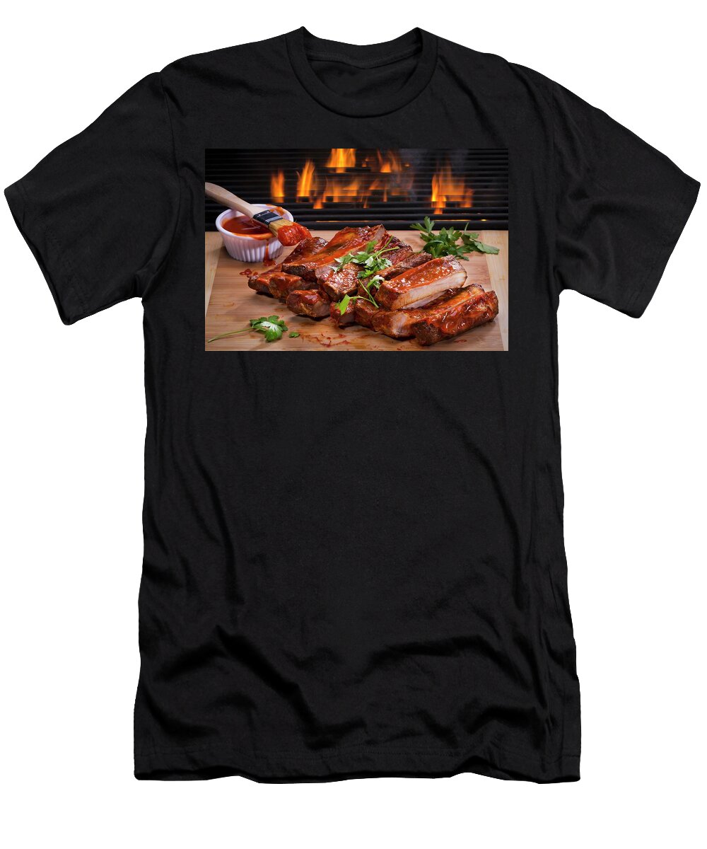 Barbecue Spare Ribs on a Wooden Board in Front of a Fire Brian Enright T-Shirt