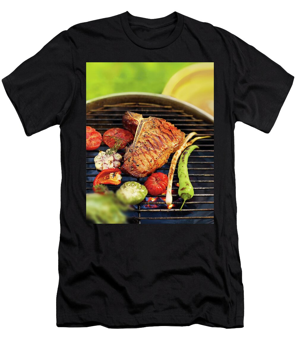 Close Up of Roast Beef and Vegetables on Grill Jalag Michael Holz T-Shirt
