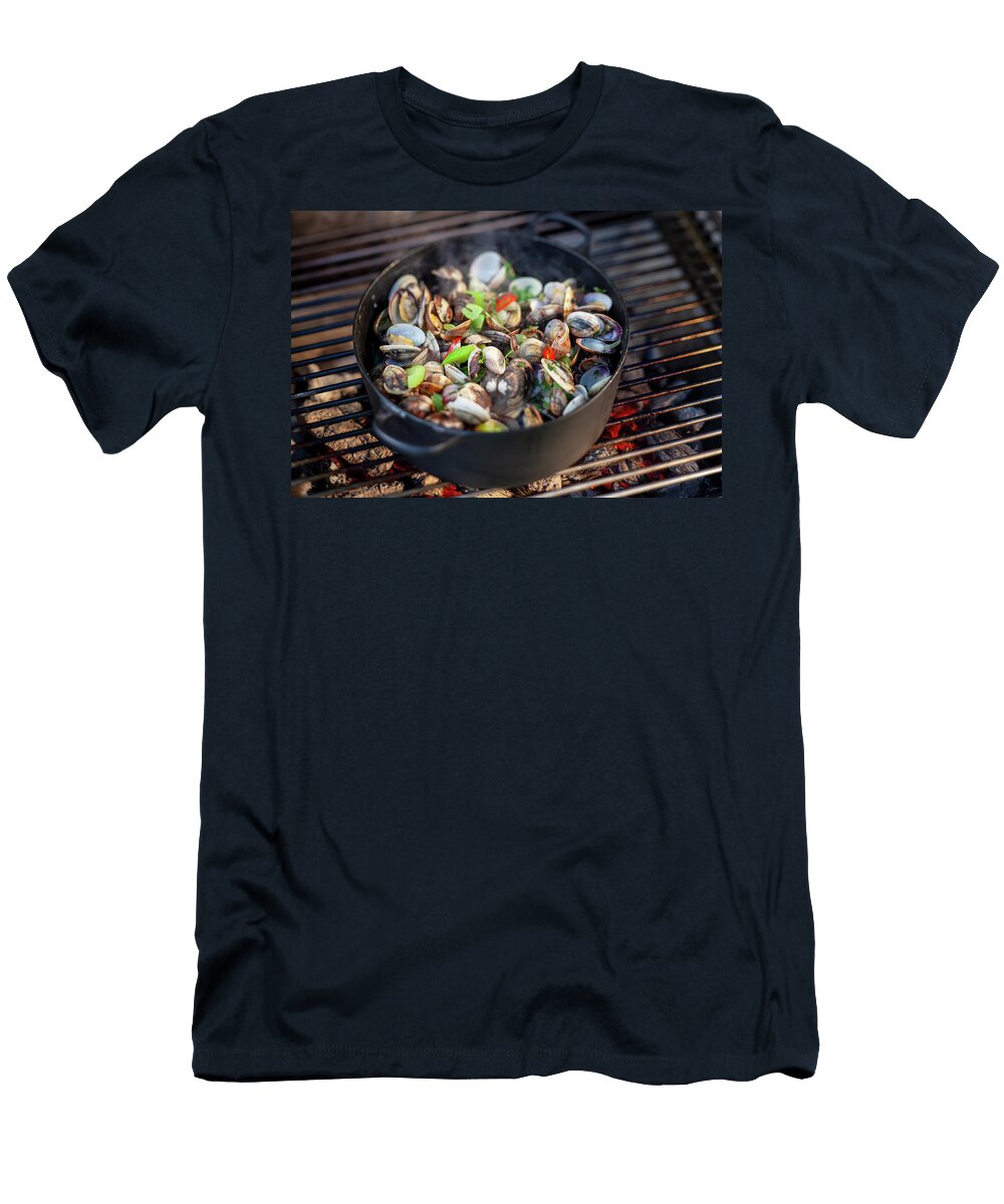 Cozze on a Grill Manfred Jahrei T-Shirt