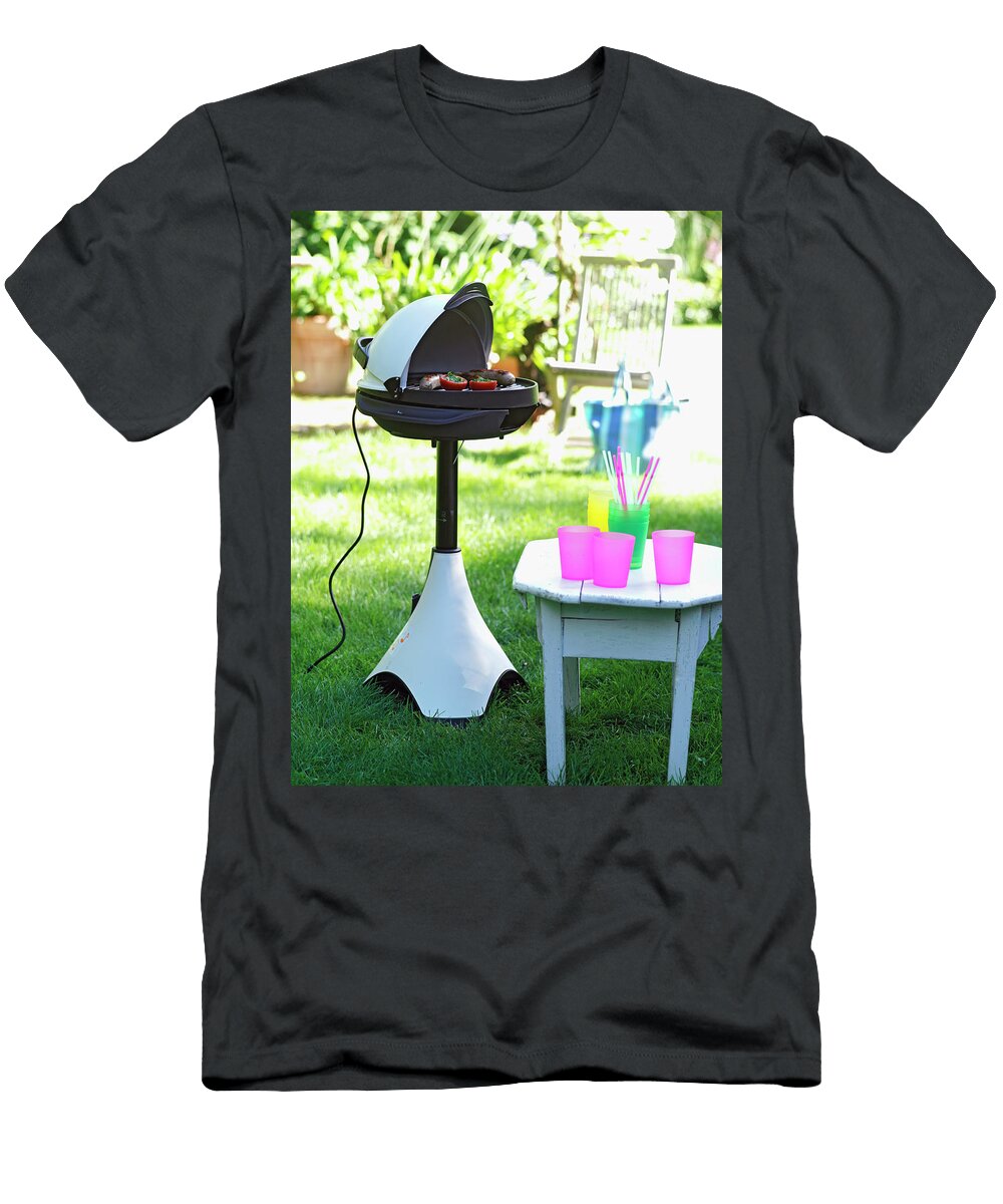 Electric Grill and Stool with Plastic Cups in Garden Kramp Glling Jalag T-Shirt