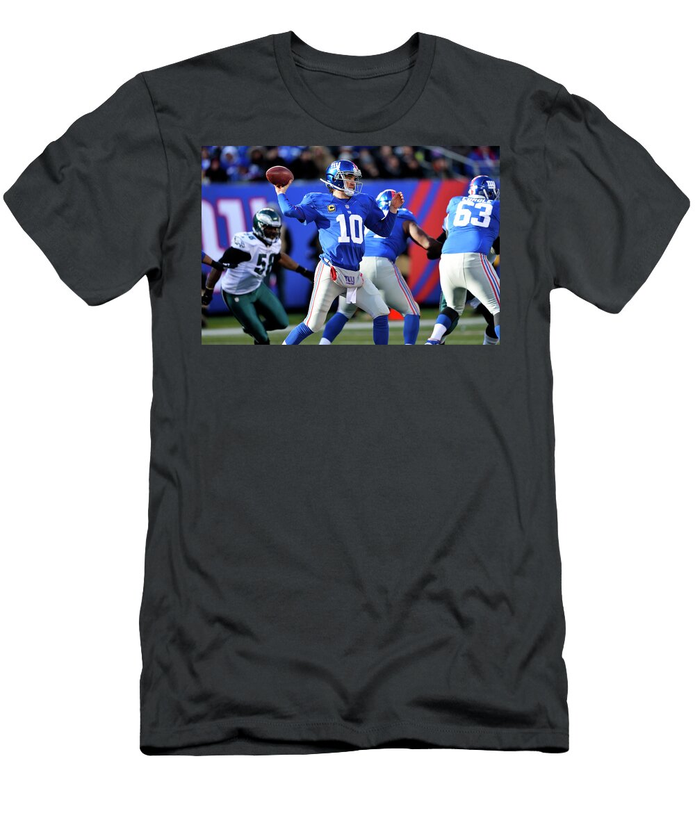Giants Eli Manning Passes William Jobes T-Shirt