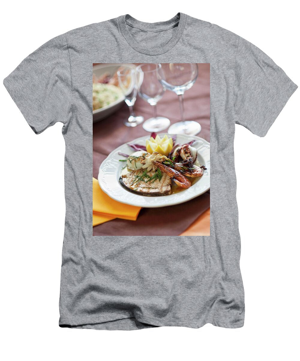 Grigliata Di Mare Grilled Fish and Prawns Italy Imagerie T-Shirt