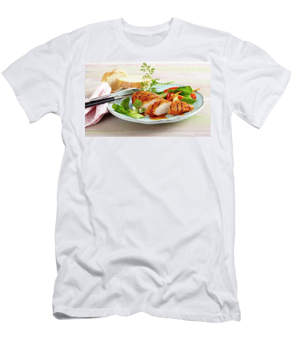 Grilled Bbq Chicken Breast with a Bok Choy Salad and White Bread Teubner Foodfoto T-Shirt