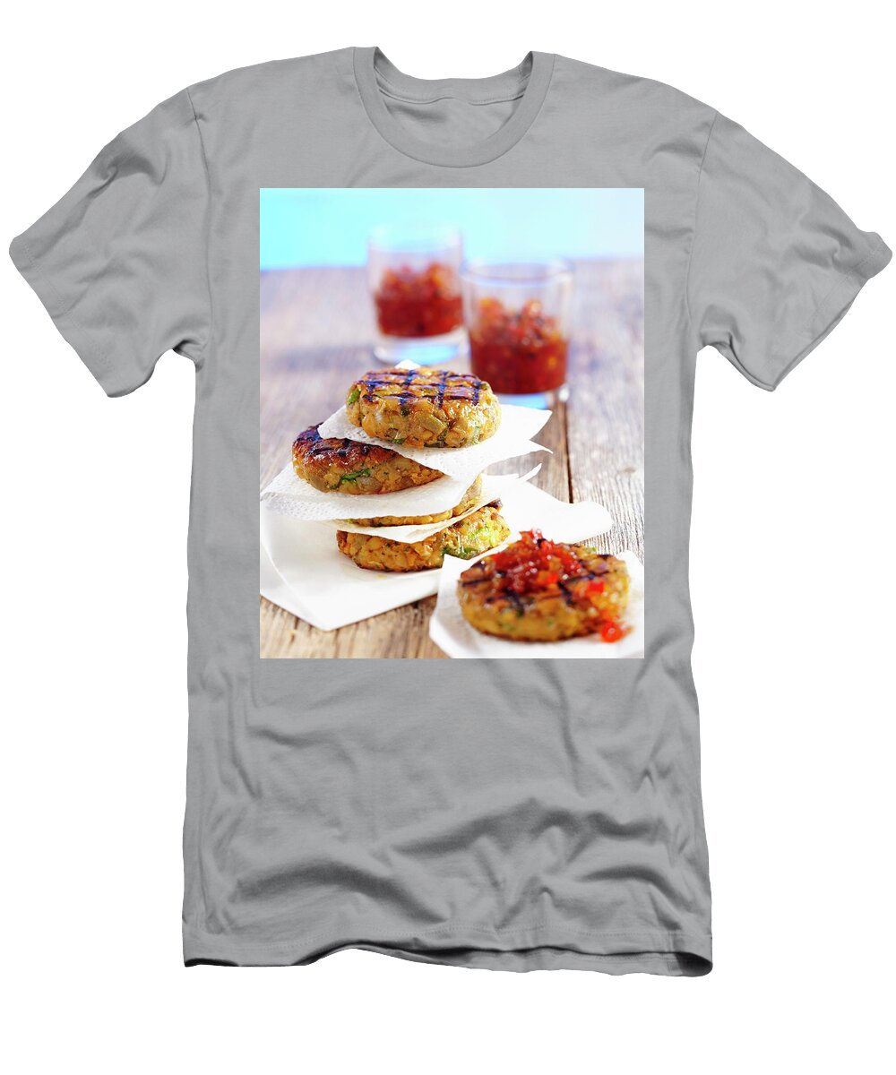 Grilled Chickpea and Aubergine Burgers with Pepper Relish Teubner Foodfoto T-Shirt