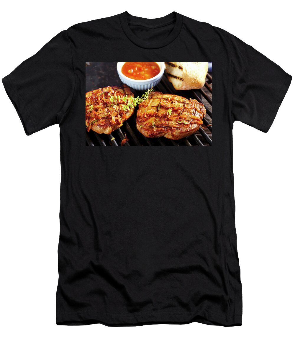 Grilled Marinated Collar Steaks with Tomato Relish and White Bread Teubner Foodfoto T-Shirt