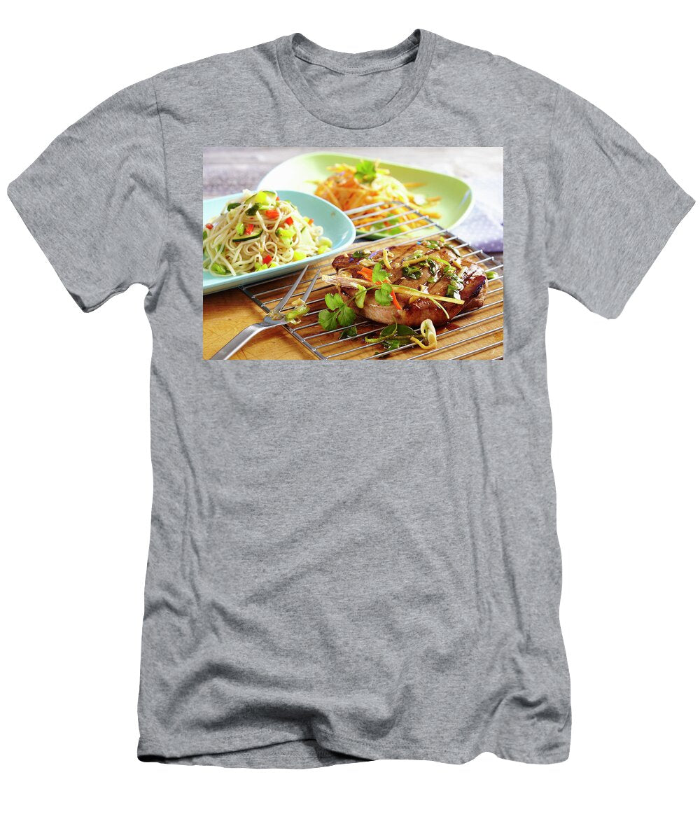 Grilled Oriental Marinated Collar Steak with Pasta Salad and Carrots Teubner Foodfoto T-Shirt