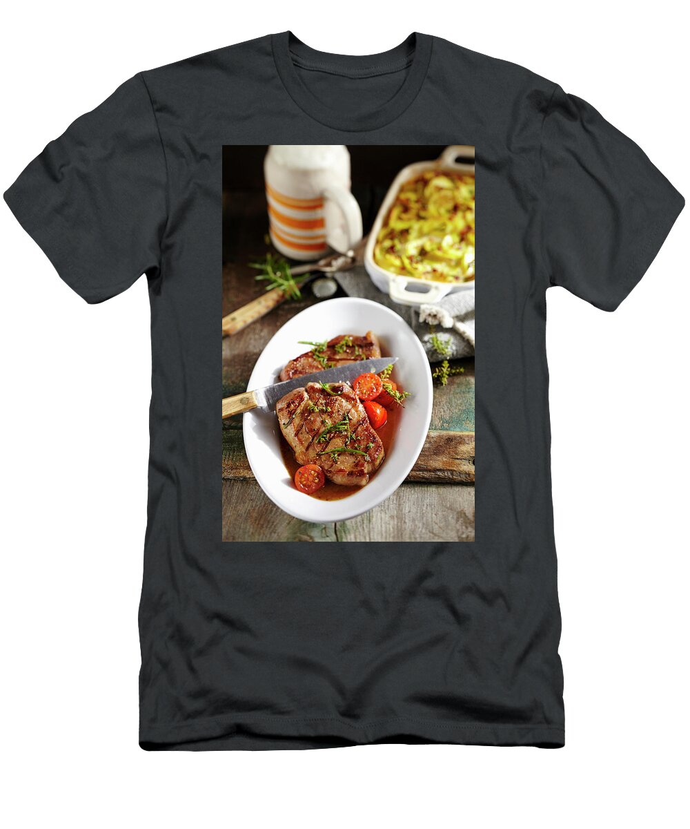 Grilled Pork Collar Steaks in a Beer Marinade with a Potato and Beer Gratin Teubner Foodfoto T-Shirt
