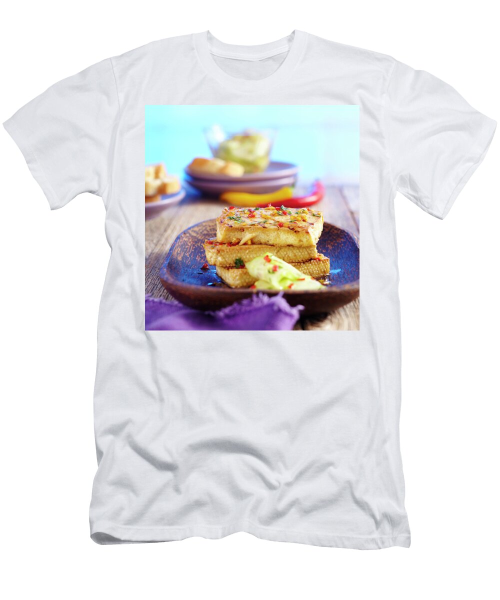 Grilled Tofu in an Oriental Marinade and a Spicy Cucumber Salad Teubner Foodfoto T-Shirt