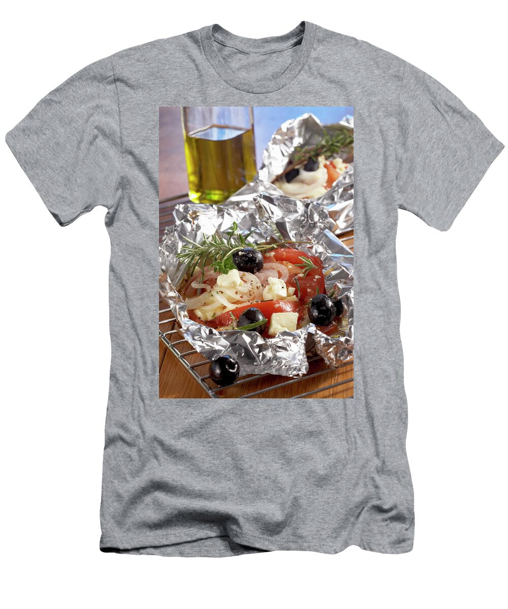Grilled Tomatoes Sheeps Cheese Onions and Olives in Aluminium Foul Teubner Foodfoto T-Shirt