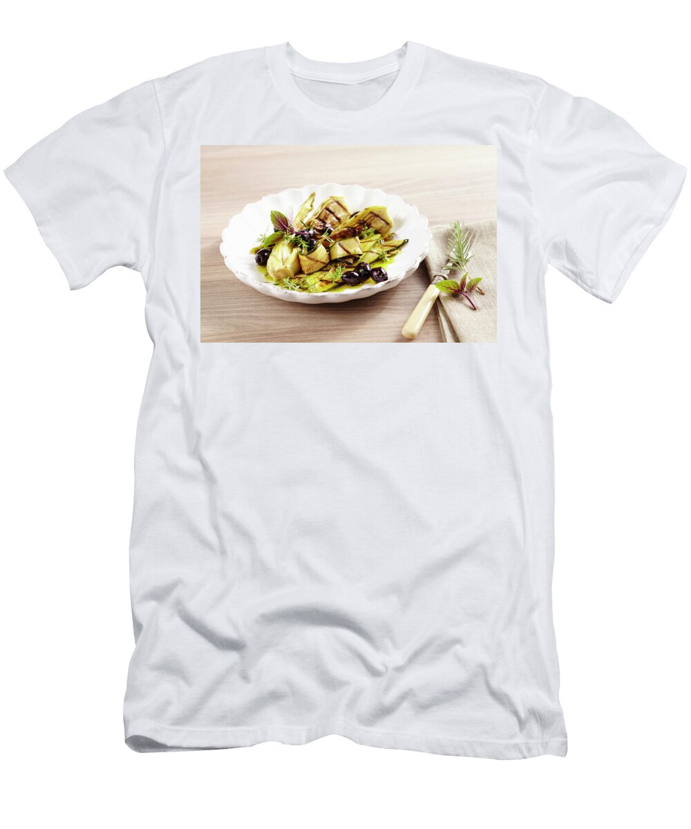 Grilled Zucchini and Fennel Antipasti with Olives and Fresh Herbs Teubner Foodfoto T-Shirt