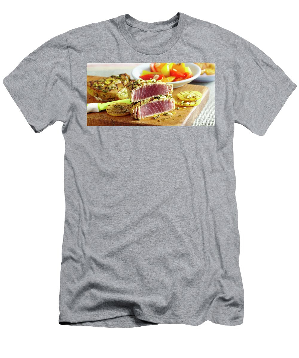Herb Tuna with Grilled Potatoes and Marinated Pepper Teubner Foodfoto T-Shirt