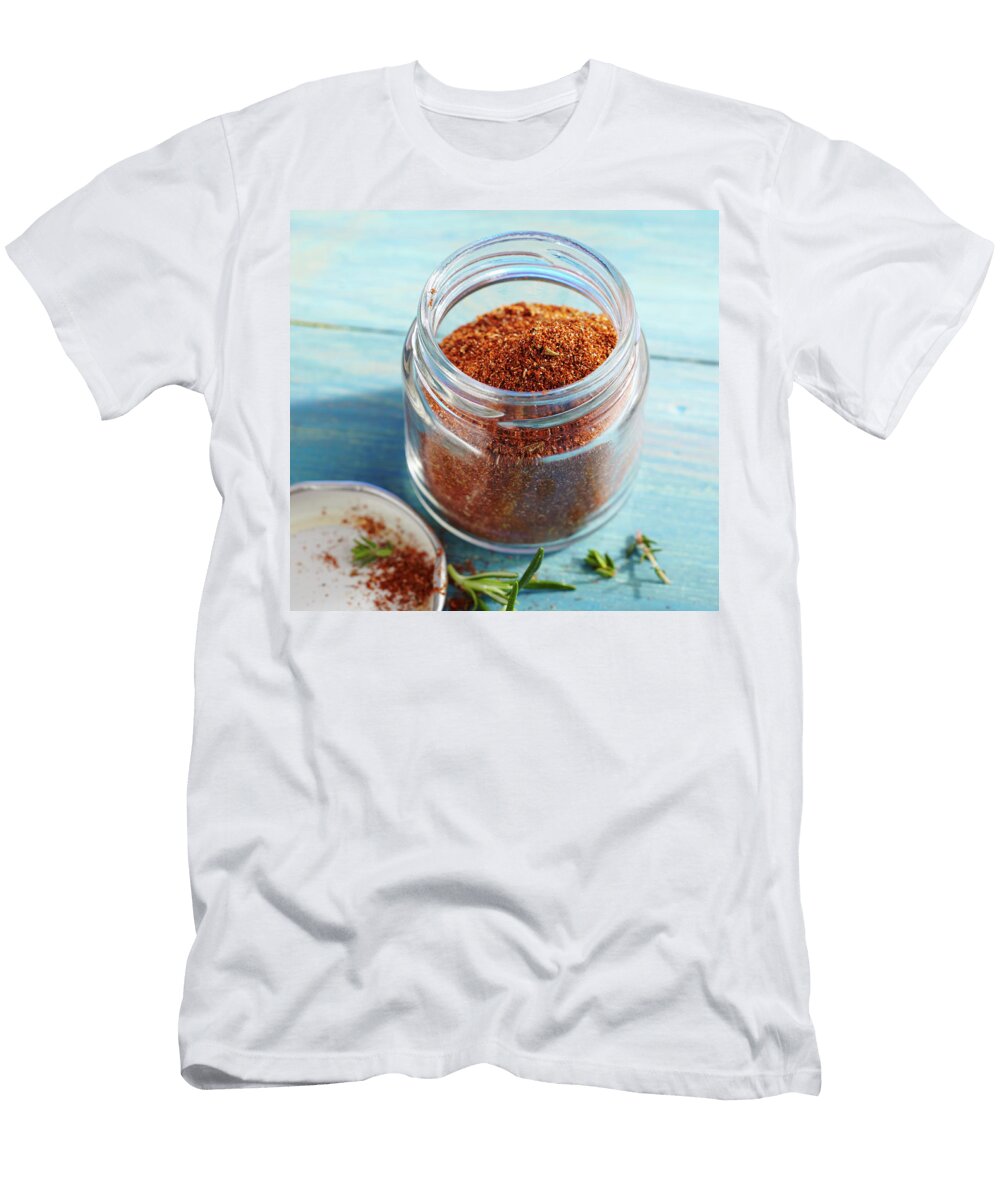 Homemade Rub Spice Mix in a Glass for Grilling Teubner Foodfoto T-Shirt