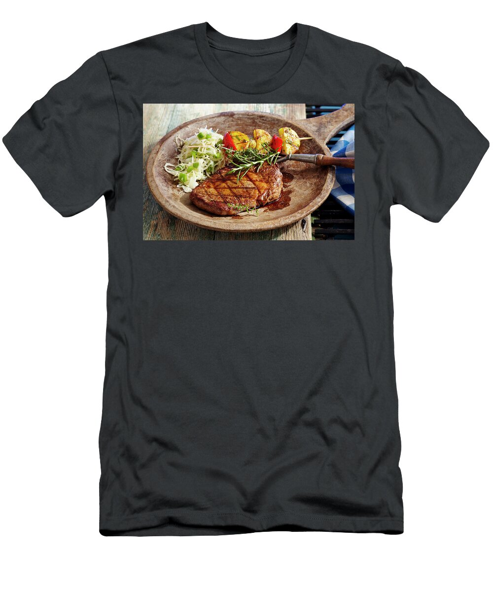 Marinated Grilled Rib Eye Steak with Coleslaw and Potato Skewers on a Wooden Plate Teubner Foodfoto T-Shirt