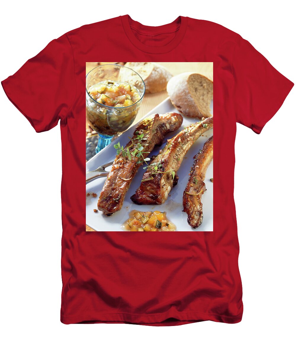 Marinated Grilled Spare Ribs with Nectarine and Courgette Chutney Teubner Foodfoto T-Shirt