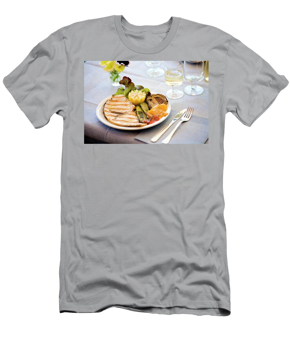 Pesce Spade Con Verdure Grigliate Chargrilled Fish and Vegetables Italy Imagerie T-Shirt