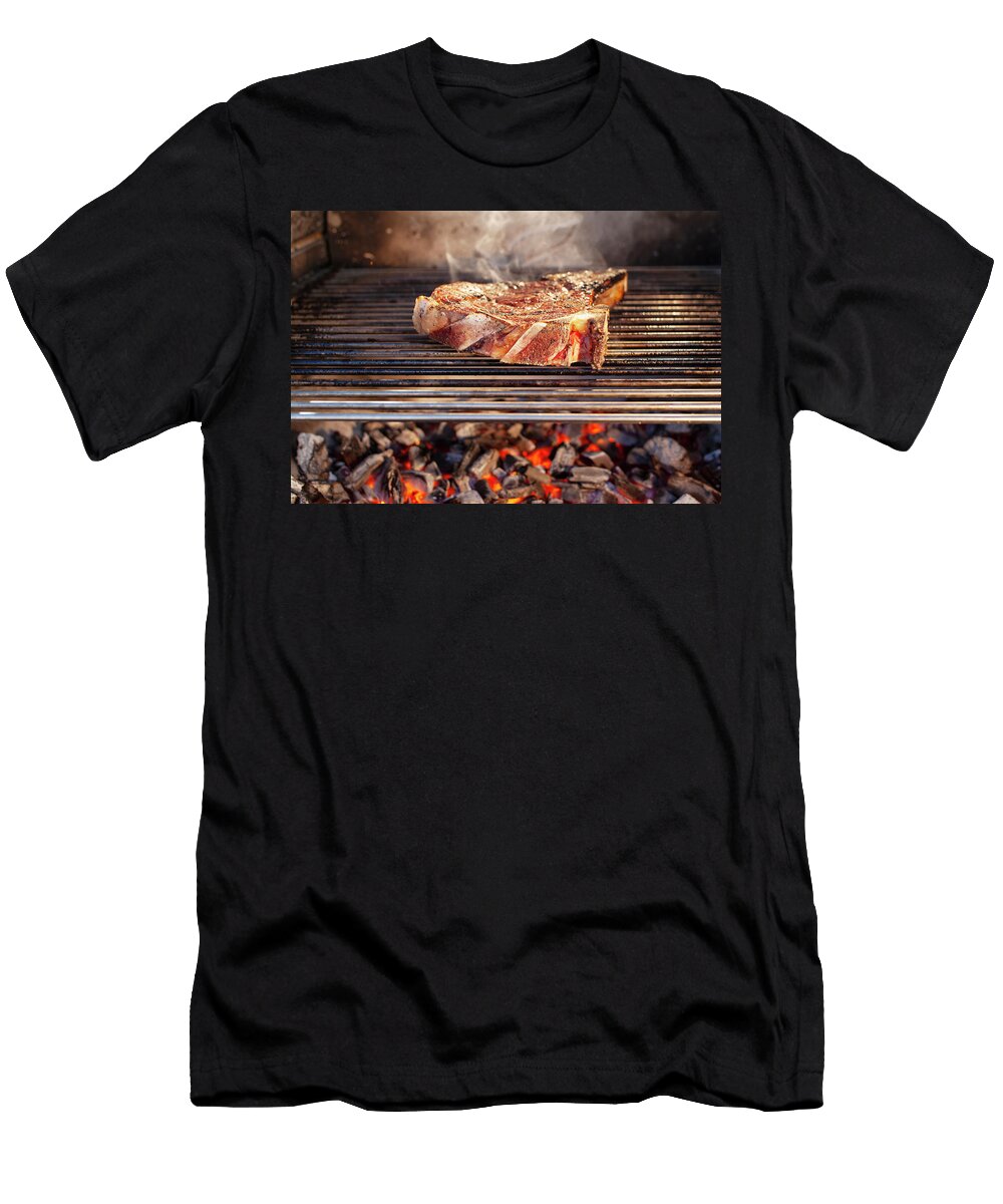 Porterhouse Steak on a Grill Manfred Jahrei T-Shirt