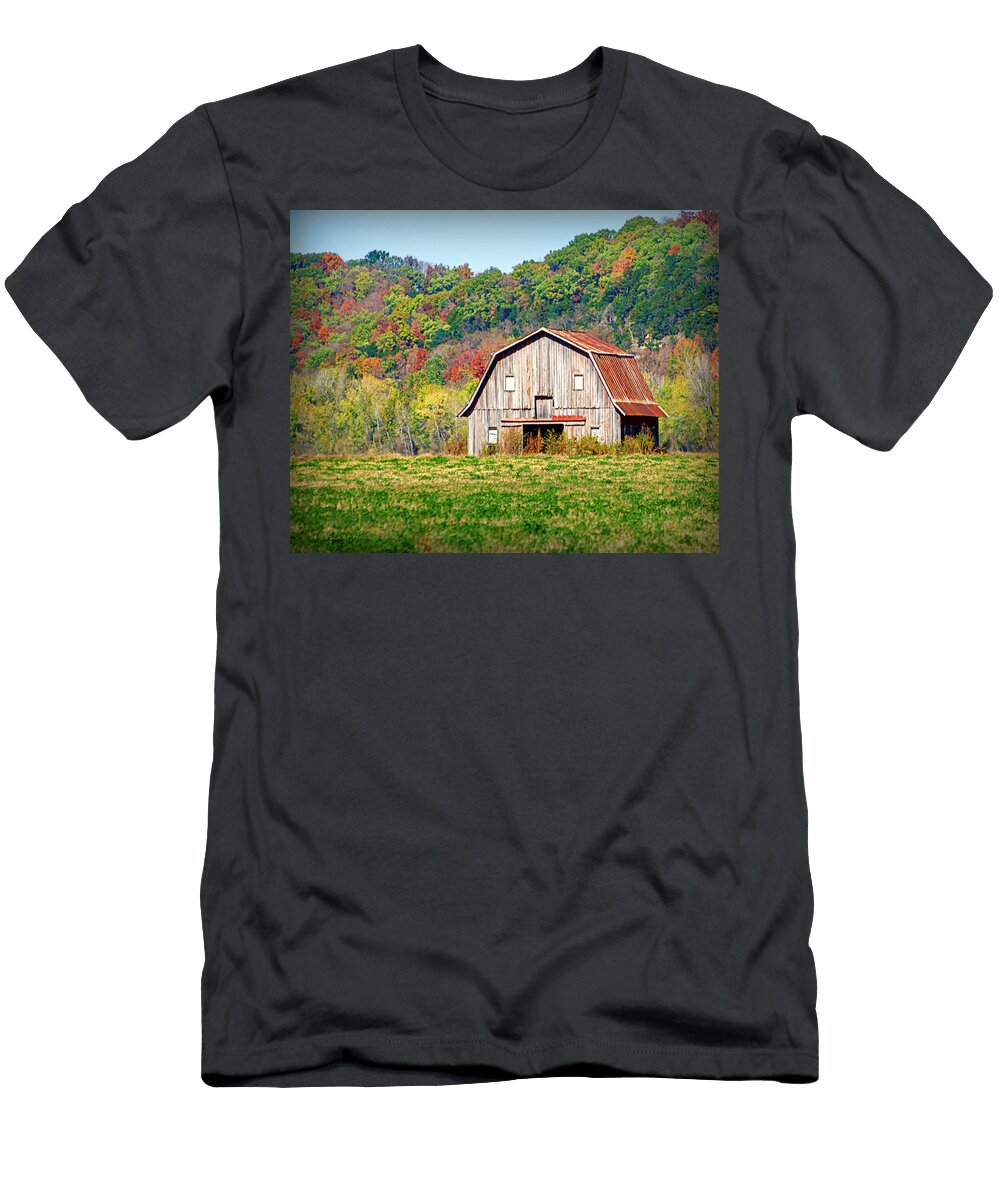 Riverbottom Barn in Fall Cricket Hackmann T-Shirt