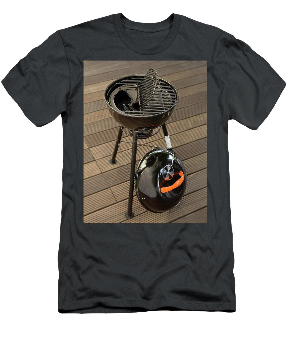 Round Charcoal Grill with Lid Opened Jalag Peter Garten T-Shirt