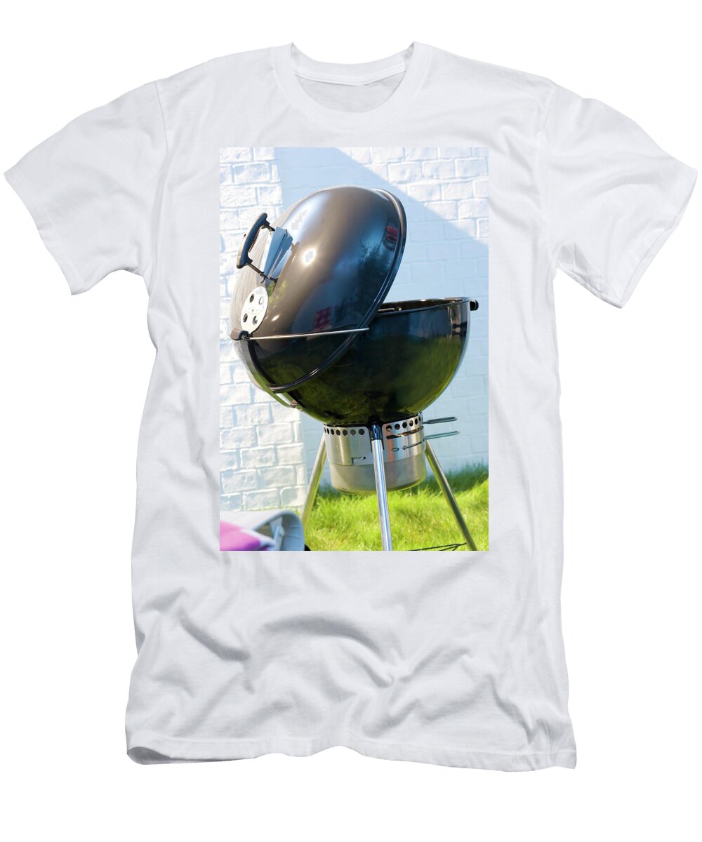 Round Grill with Lid Jalag Jan C Brettschneider T-Shirt