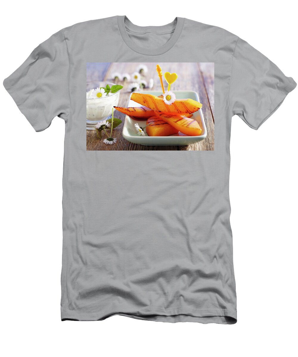 Sweet Grilled Vanilla and Chilli Pumpkin with a Mint Dip Teubner Foodfoto T-Shirt