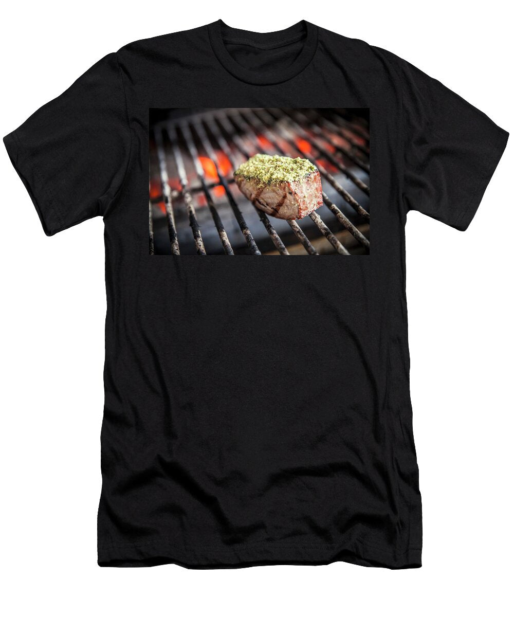 Tuna Steak with a Pistachio Crust on a Grill Imagerie T-Shirt
